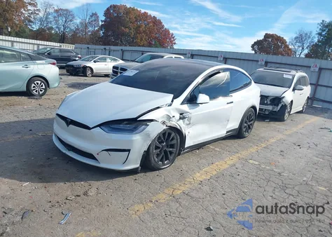 2023 Tesla Model X Dual Motor All-Wheel Drive/Standard Range z USA, uszkodzony, nr VIN 7SAXCBE56PF365514